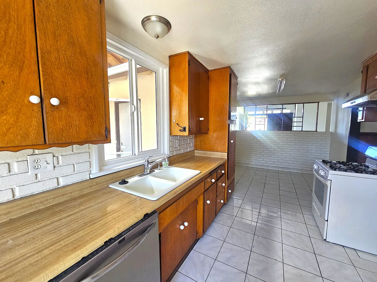 3 bed, 1269 sqft, $3,700 — Photo 3