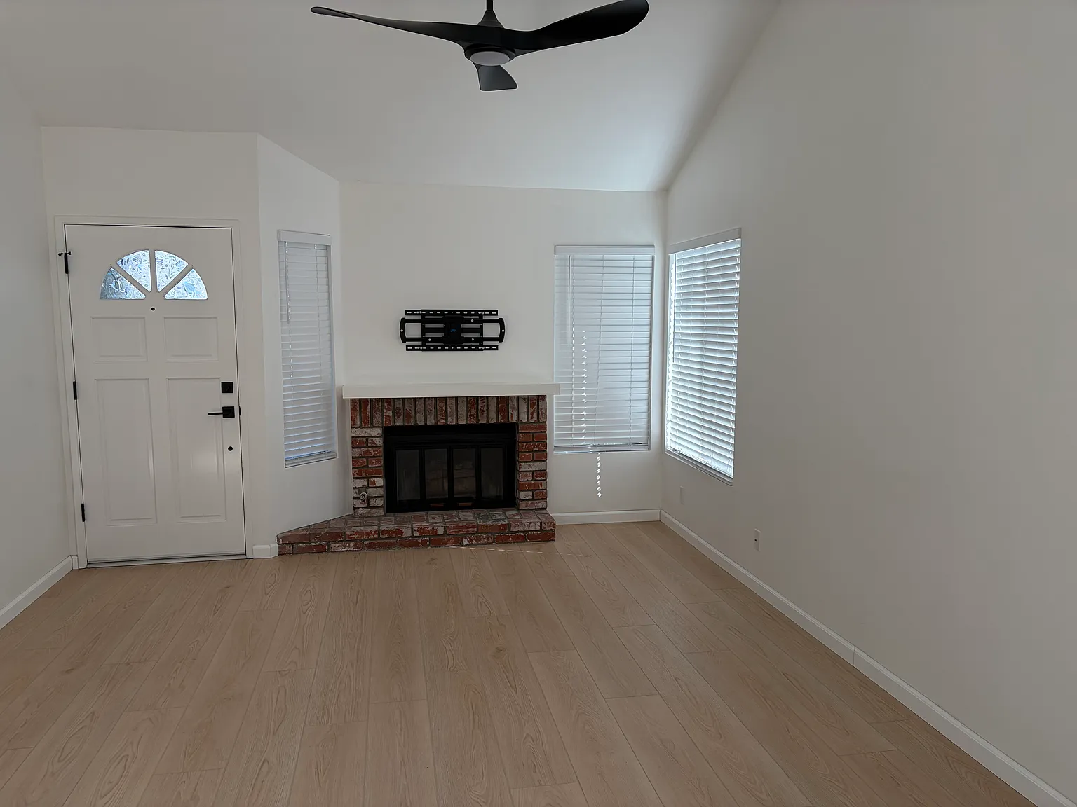2 bed, 1050 sqft, $2,950 — Photo 3