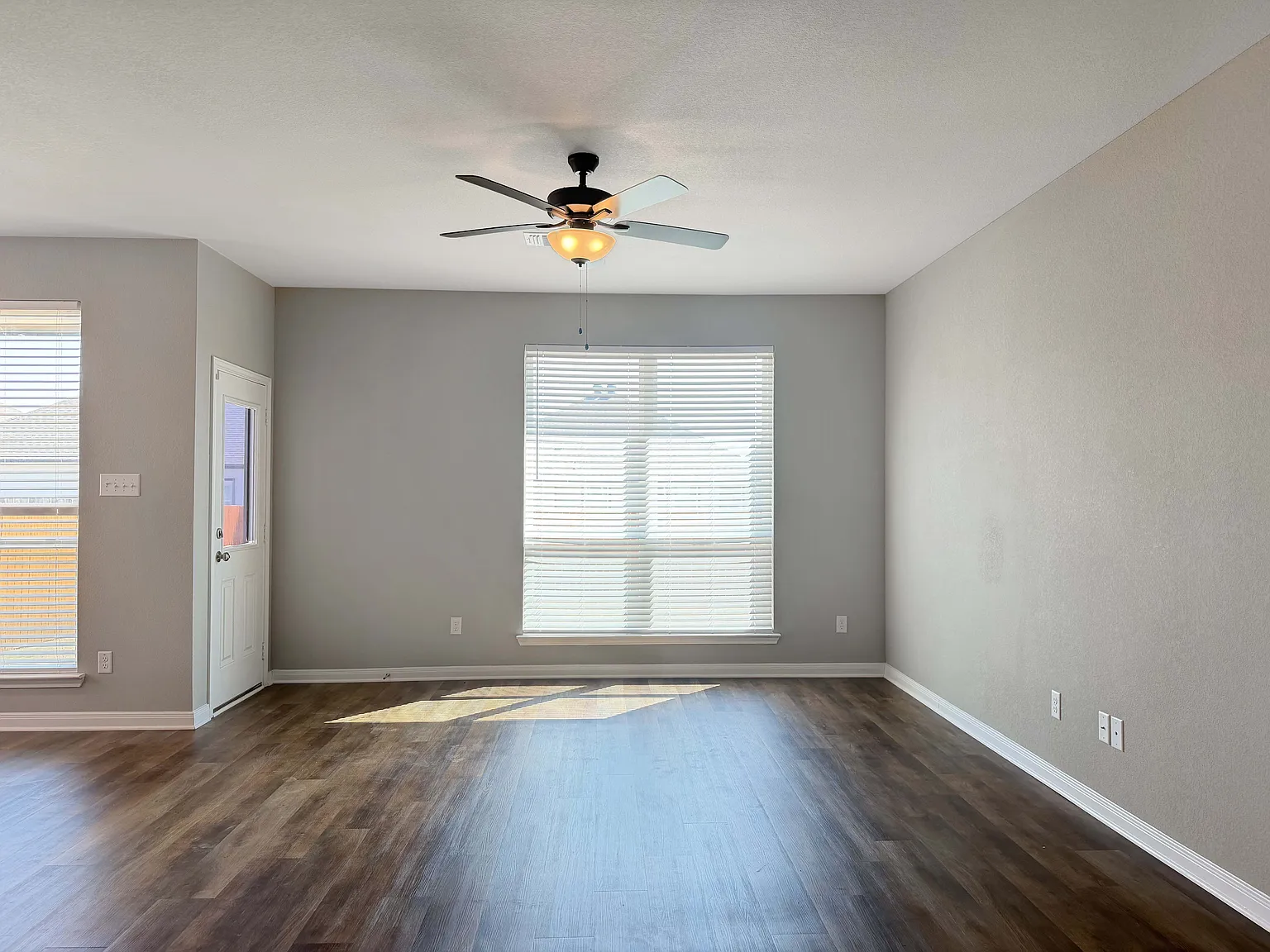 4 bed, 2.0 bath, 1662 sqft, $1,950 — Photo 3