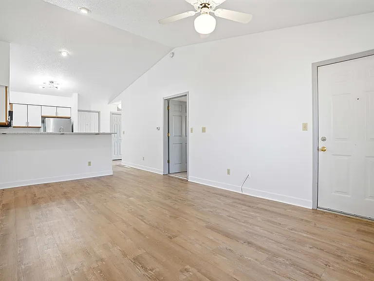 Keokuk Street Apartments — Photo 44