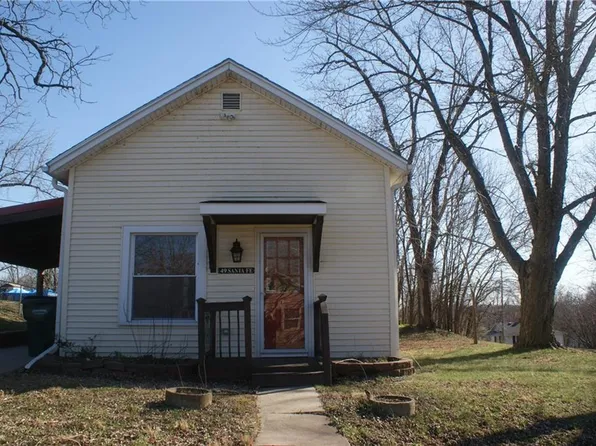 49 Santa Fe St, Leavenworth, KS 66048