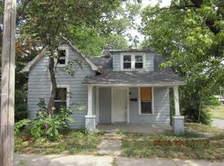 904 W Division St, Decatur, IL 62526