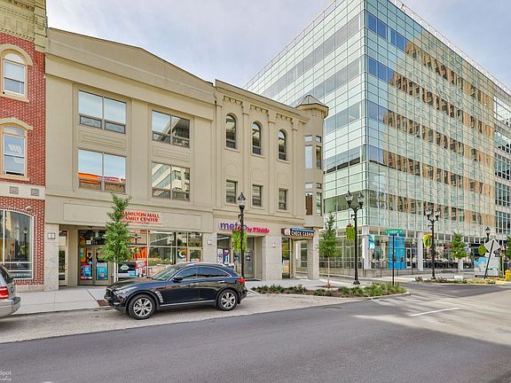 3rd image of 818-822 W Hamilton St #302