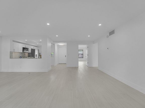 5th image of 3373 LUCERNE PARK Drive