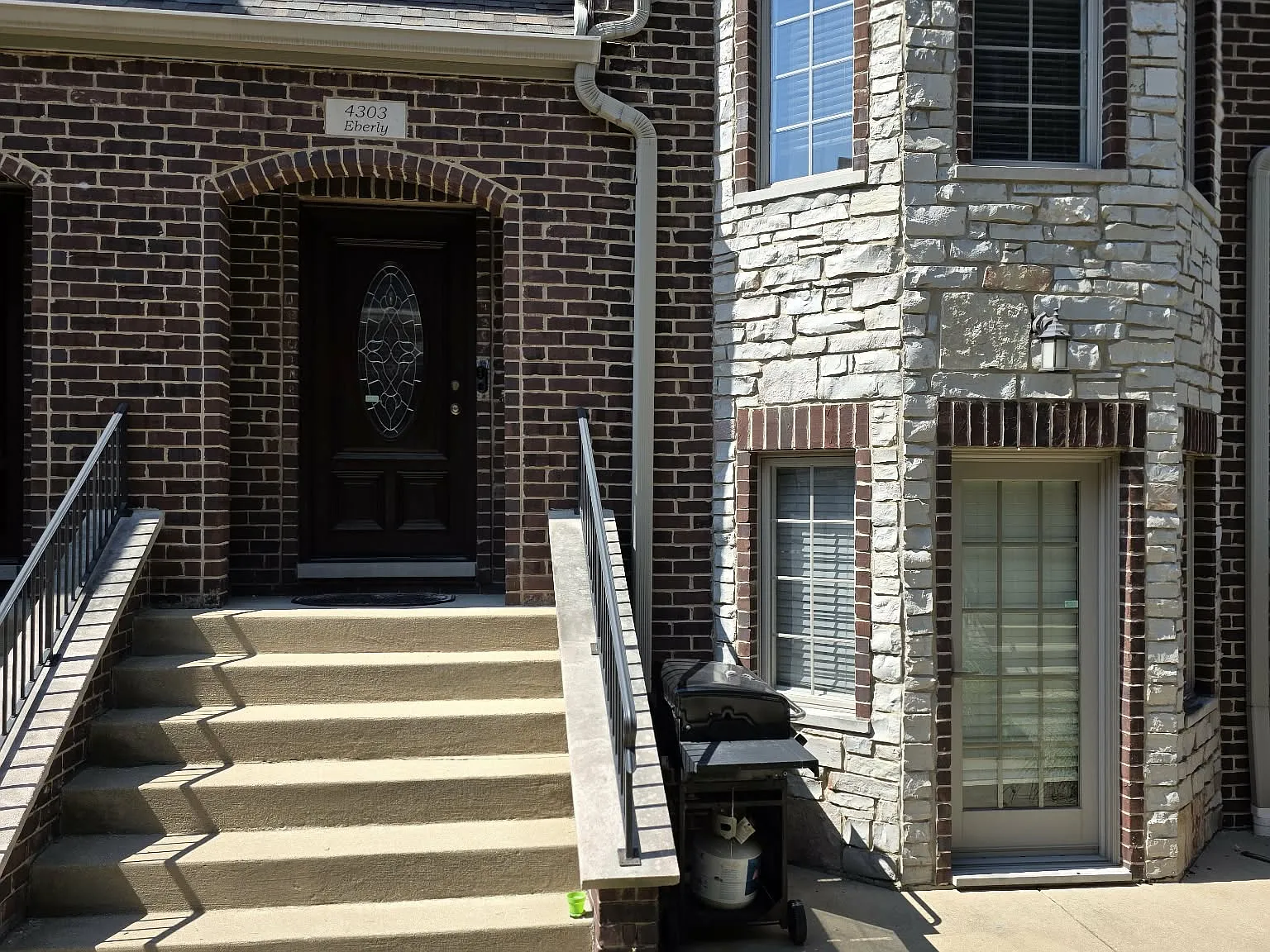 3 bed, 2.5 bath, 2051 sqft, $2,950 — Photo 2