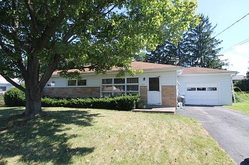 1st image of 122 W Aaron Dr