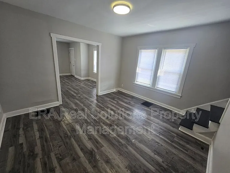 841-843 Seymour Ave #843 SEYMOUR AVE — Photo 3