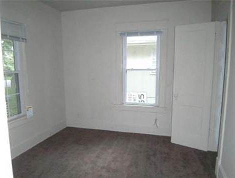 5th image of 909 S Pope Ave