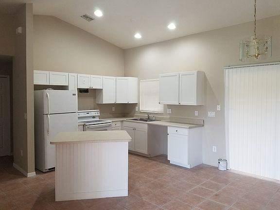 2nd image of 1016 Agnes Ave