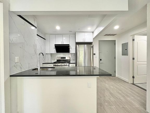 3rd image of 14425 Sanford Ave APT 2N