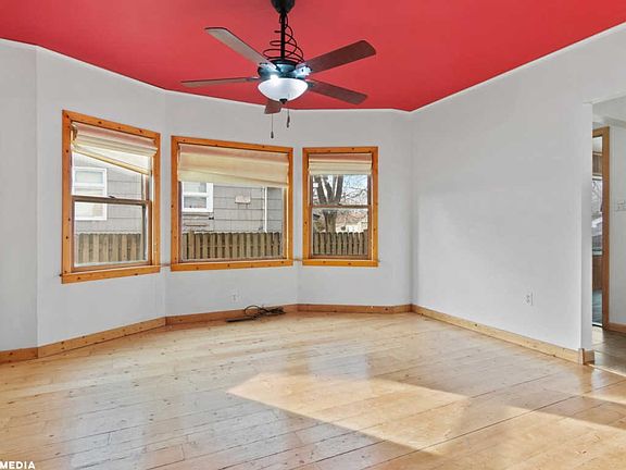 5th image of 15728 Woodlawn West Ave