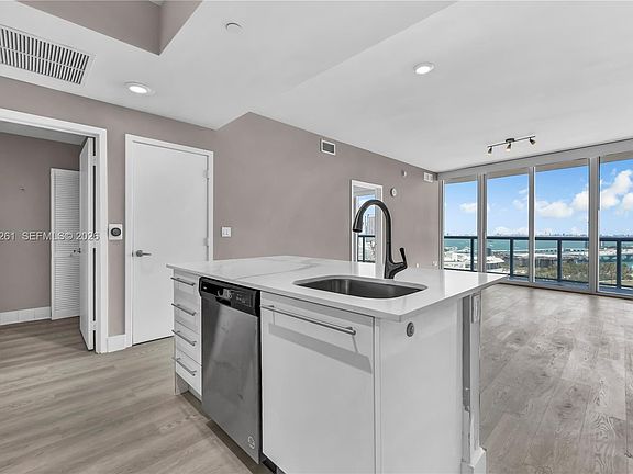 3rd image of 888 Biscayne Blvd APT 1710