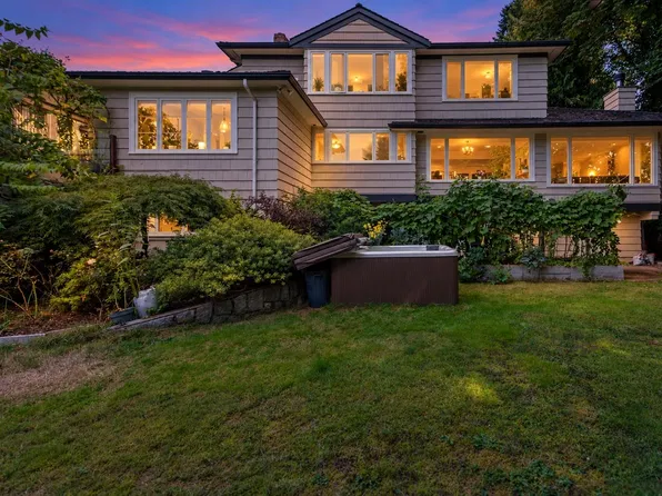 1340 Palmerston Ave, West Vancouver, BC V7T 2H7