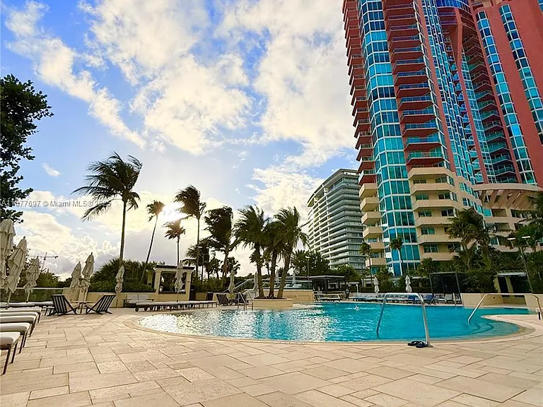 300 S Pointe Dr #2806 — Photo 27
