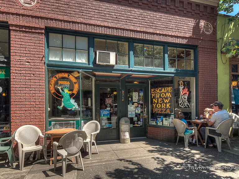 Nob Hill Apartments — Photo 27