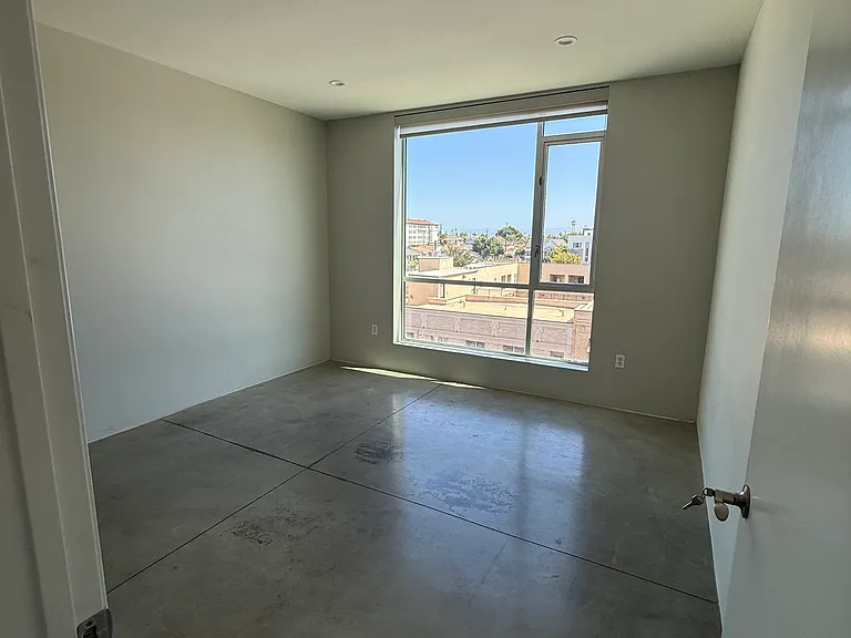 285 W 6th St #525 — Photo 30