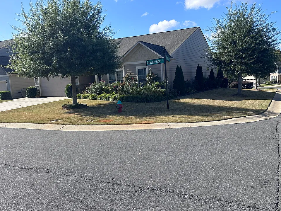 2004 Drawbridge Dr
