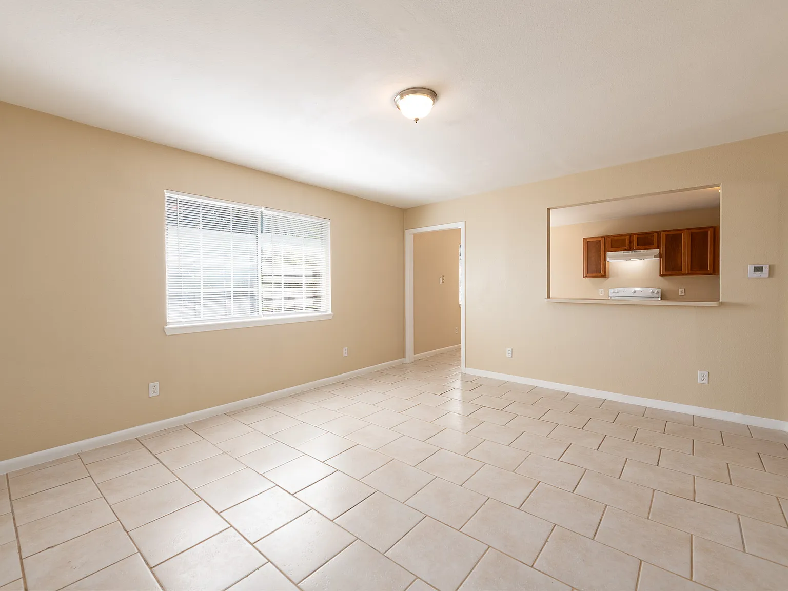 Twin Crest 7300 - 201 — Photo 2