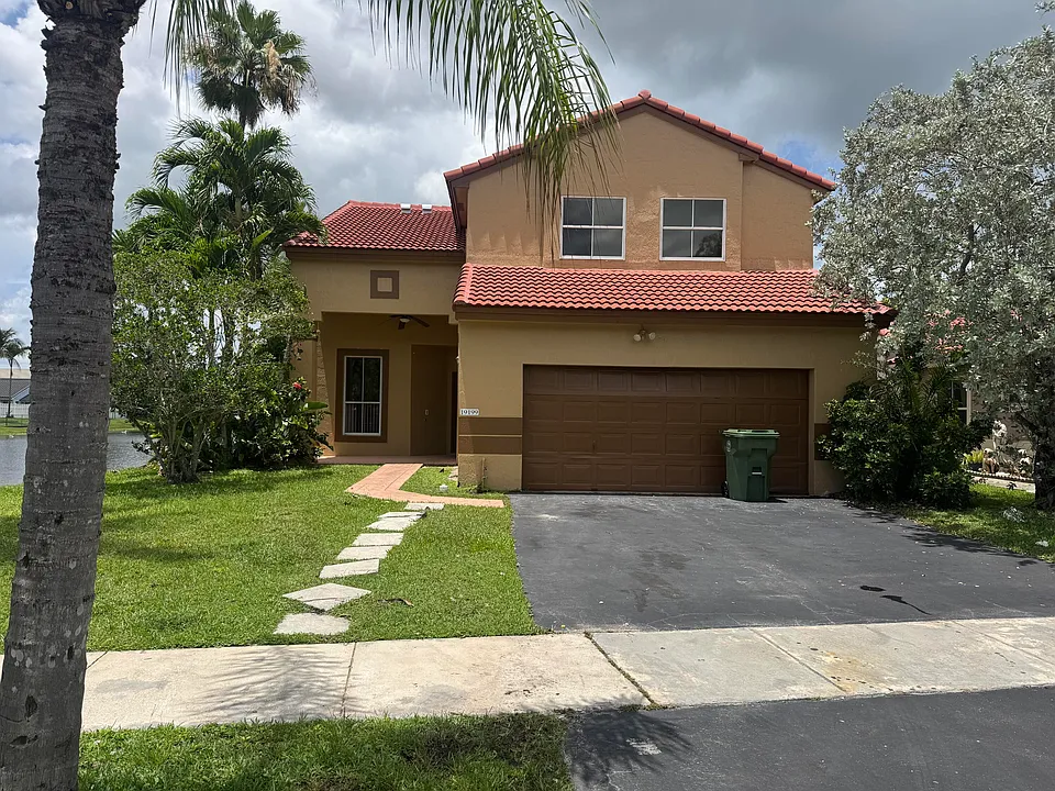 19199 NW 19th St