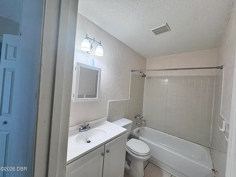 300 Hopkins Ave #B — Photo 16