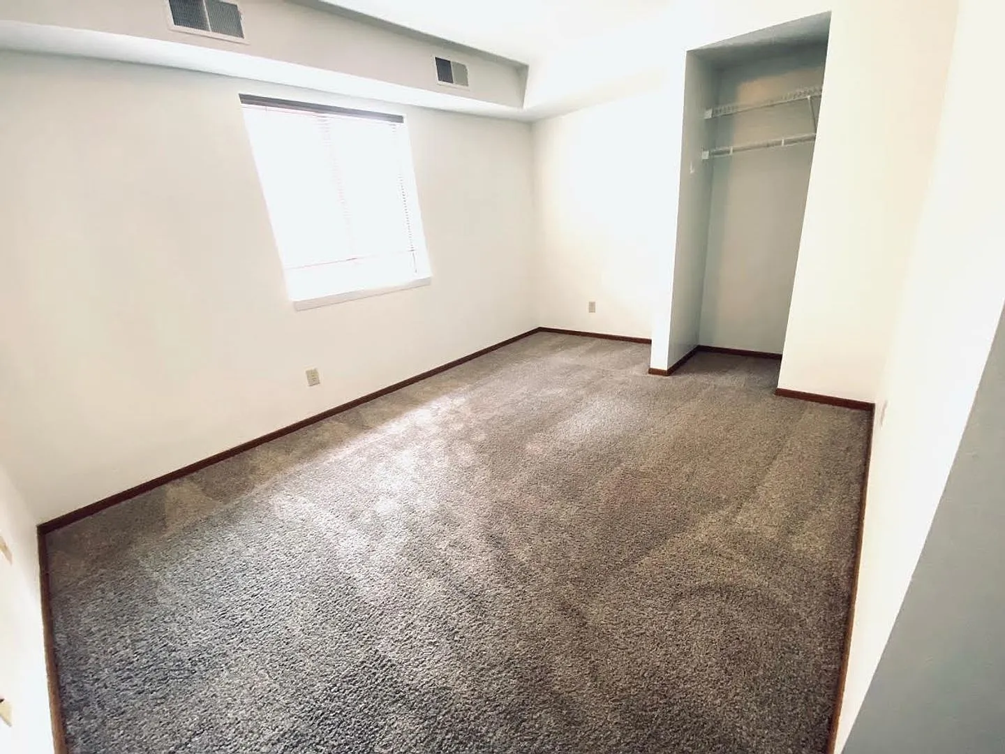 4 bed, 1350 sqft, $1,200 — Photo 3