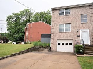 352 E James St, Homestead, PA