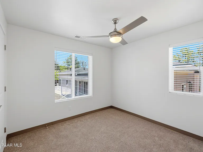 533 W Gurley St #5 — Photo 5