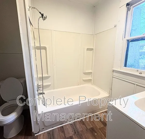 608 Fulton Ave SW — Photo 5