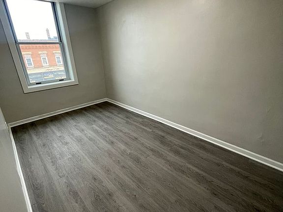 4th image of 521-523 N Riverfront Dr #3