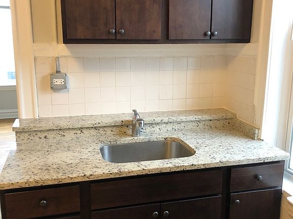 4th image of 2215 S Albany Ave #3F