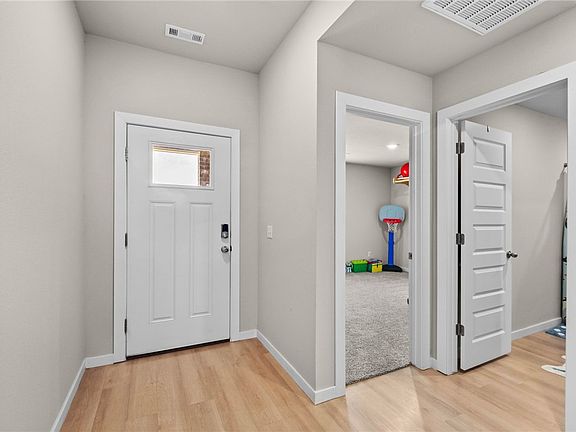 5th image of 903 W Nursery Rd