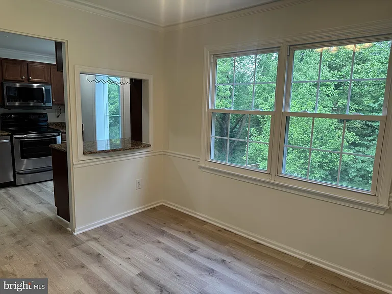 5230 Lonsdale Dr — Photo 7