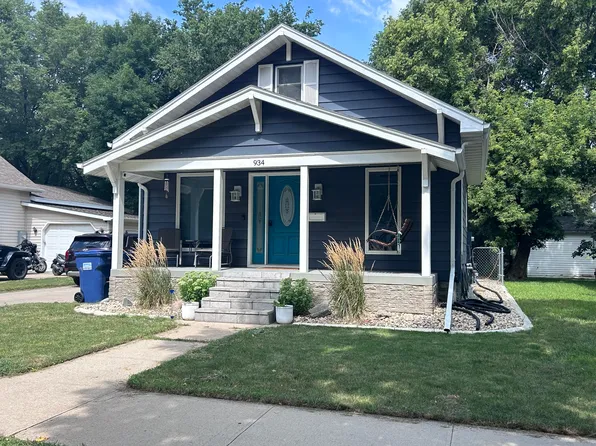 934 E 6th Ave, Mitchell, SD 57301