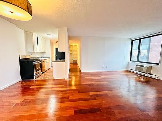 1st image of 1623 3rd Ave APT 28C