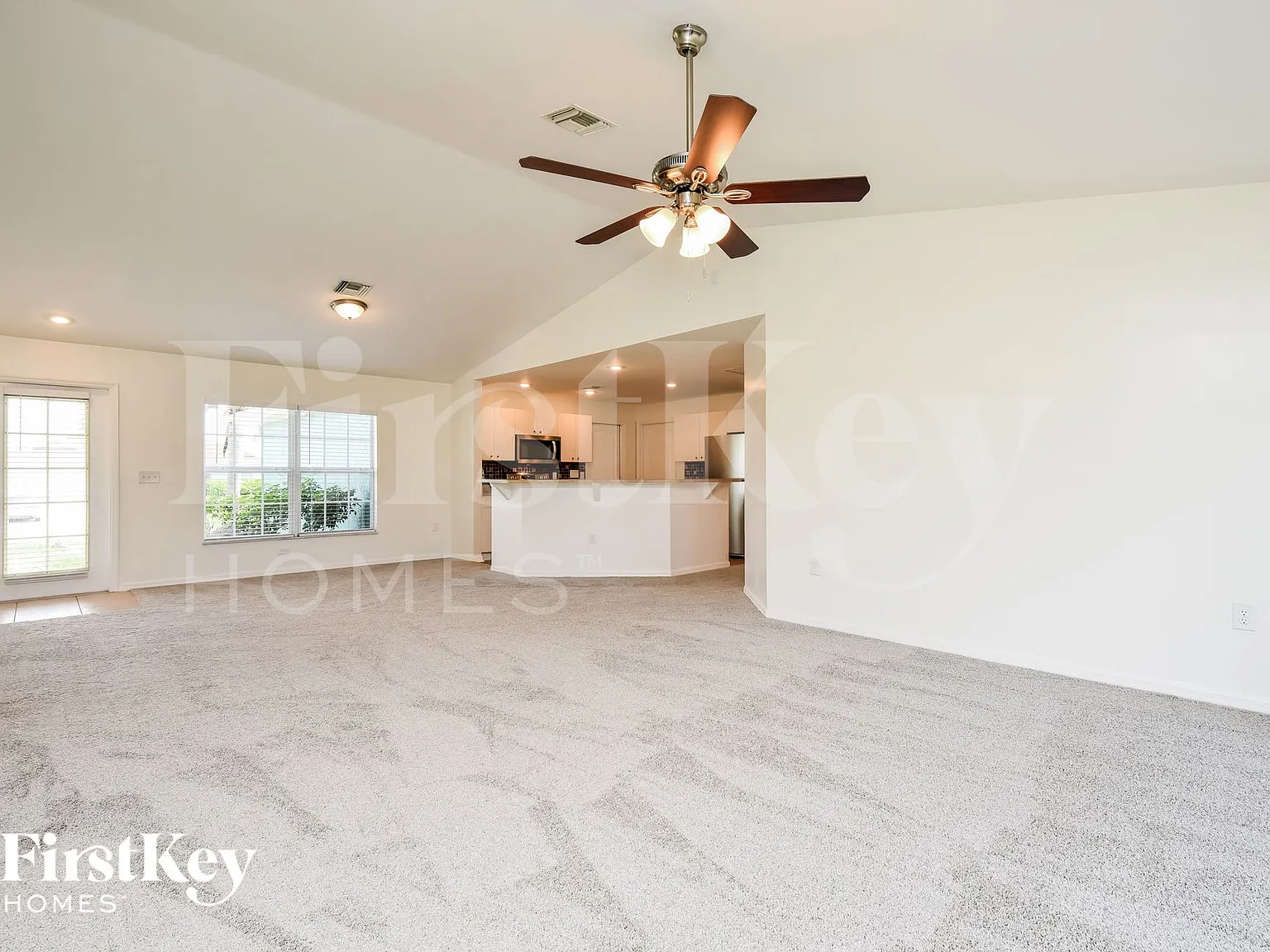3 bed, 2.0 bath, 1418 sqft, $1,660 — Photo 3