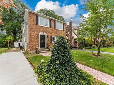 39 Schuyler Avenue, Rockville Centre, NY, 11570