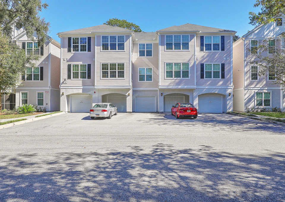 1st image of 60 Fenwick Hall Allee Aly #926