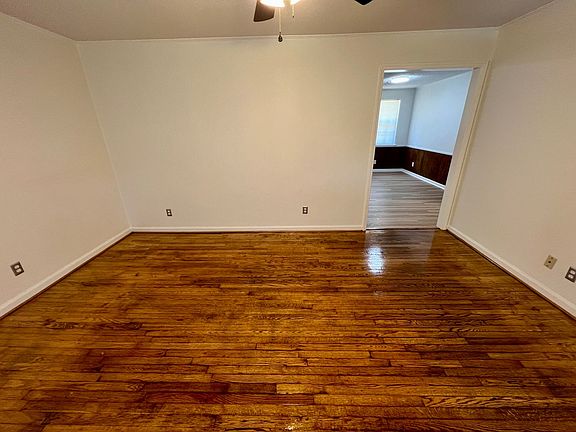4th image of 213 Kingnut Dr