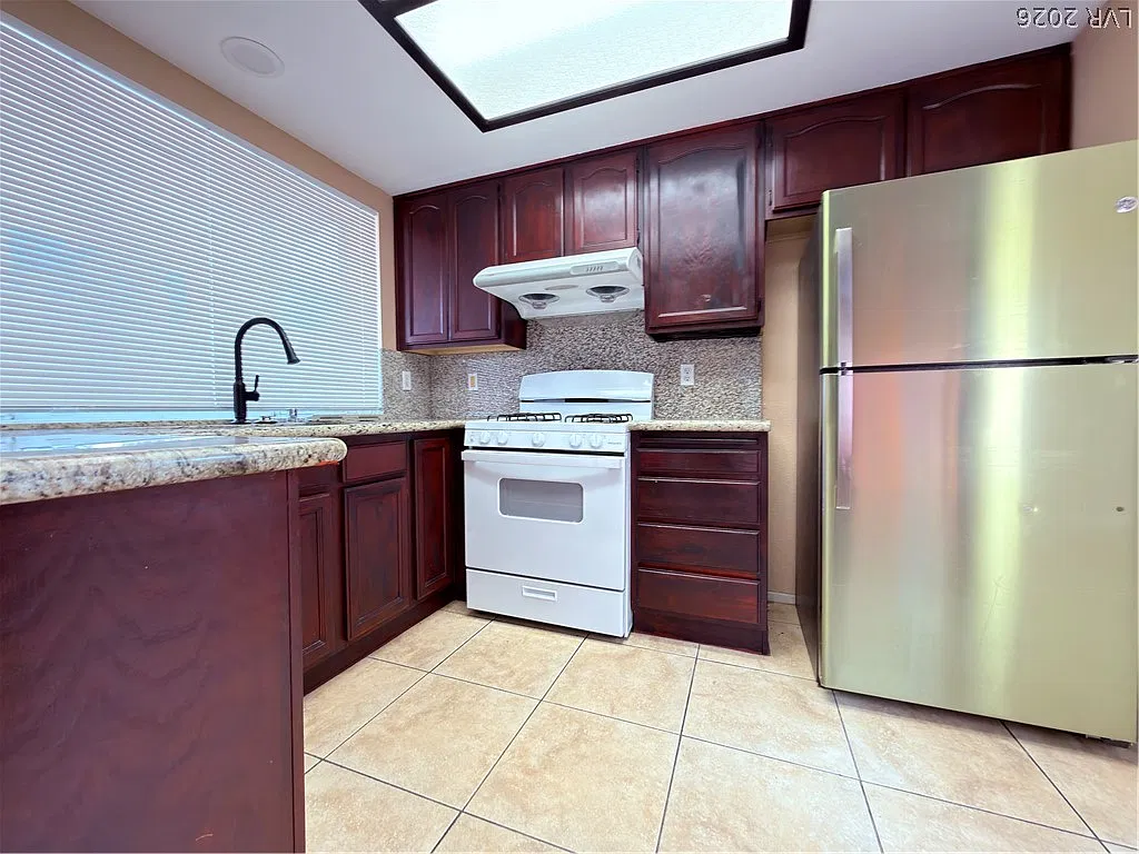2 bed, 2.0 bath, 1080 sqft, $1,790 — Photo 3