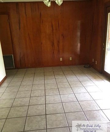 4th image of 254 Emerald Ln