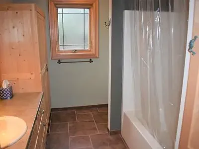 Main floor bathroom with tub/shower.