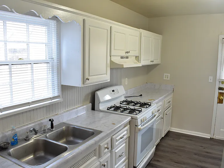 2774 Blount St — Photo 8