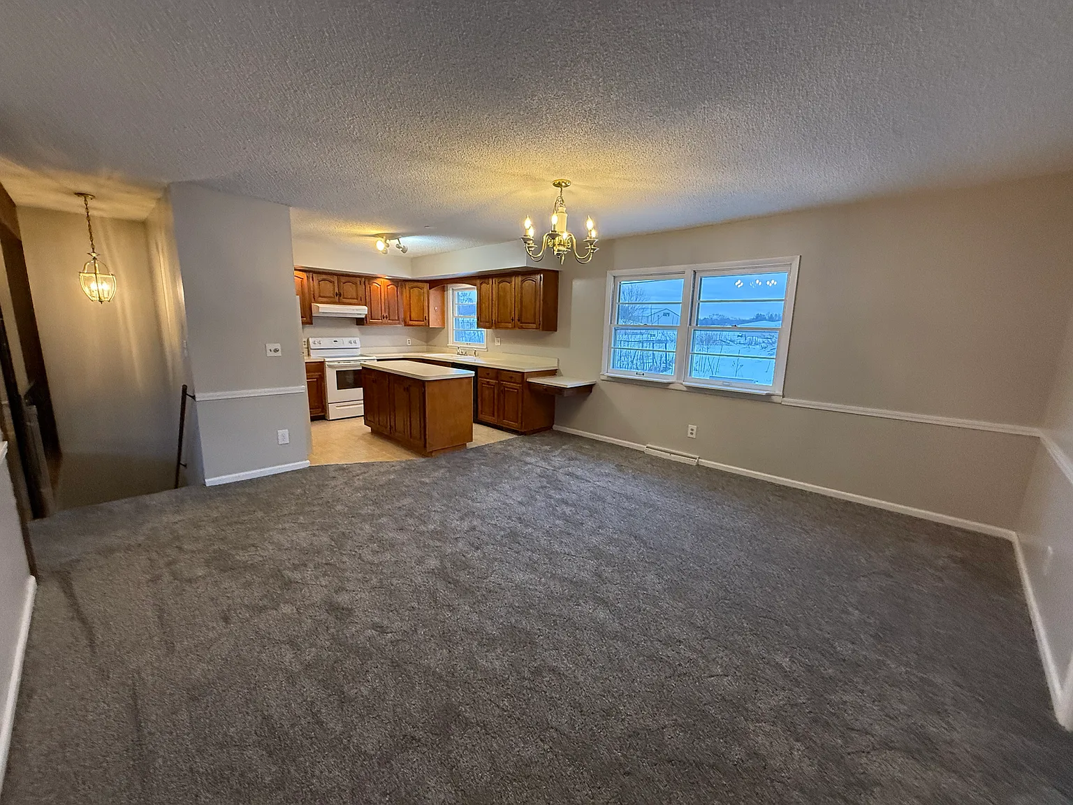 4748 Greenfield Dr — Photo 3