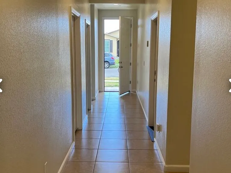 1476 Dynes St — Photo 3