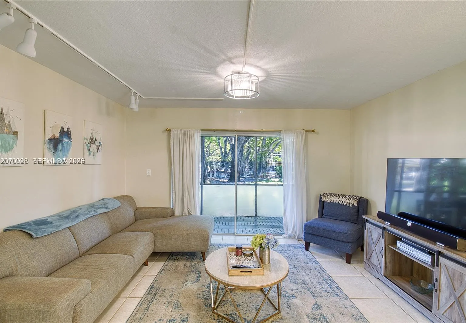 Oakland Forest Club Condo — Photo 3