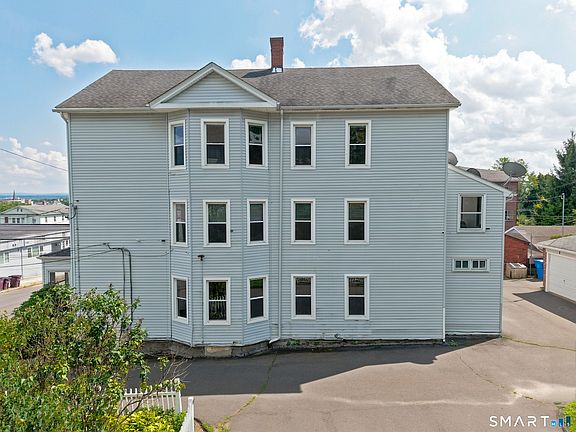 4th image of 126 Booth St #3