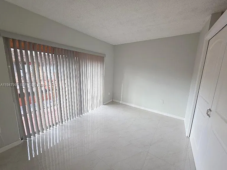 810 SW 129th Pl #206 — Photo 8