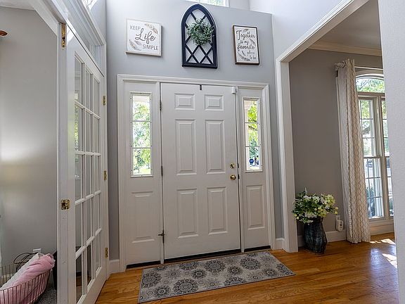 Vaulted entryway 