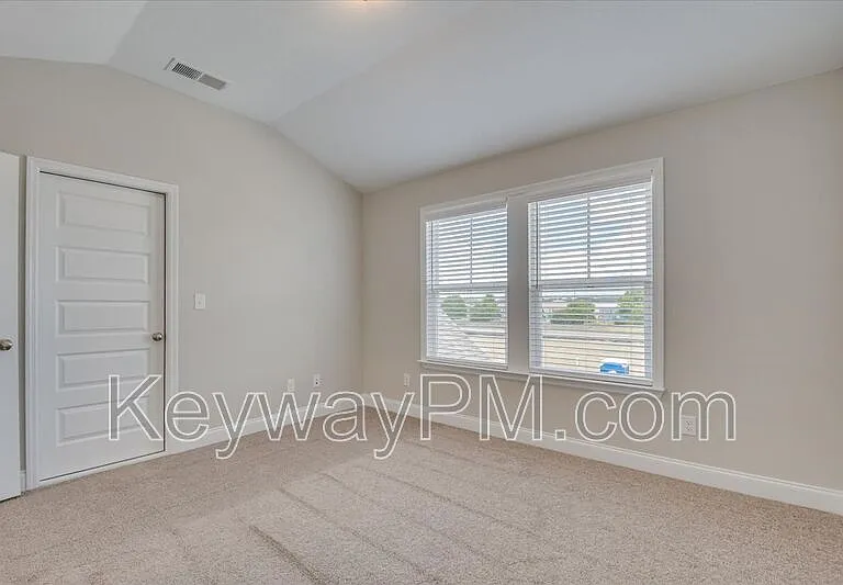 745 Bronze Way — Photo 10