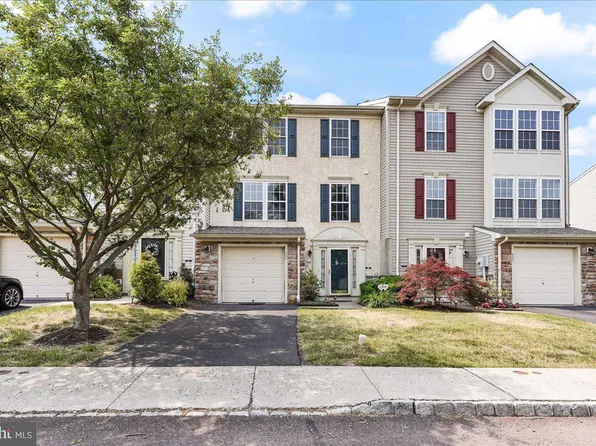 224 Creekside Dr, Pottstown, PA 19464